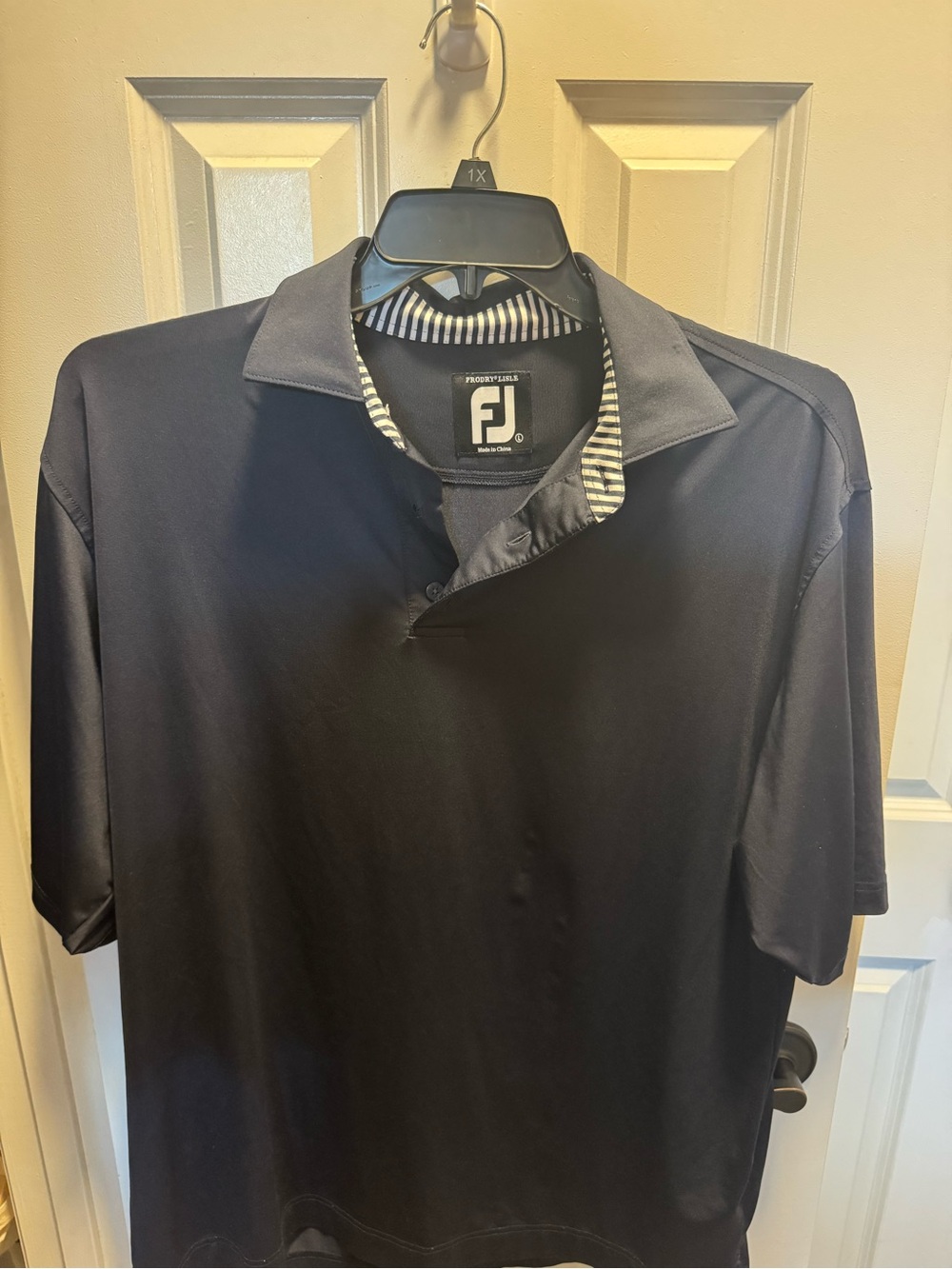 FootJoy Men’s Black Golf Polo with Striped Collar Detail
